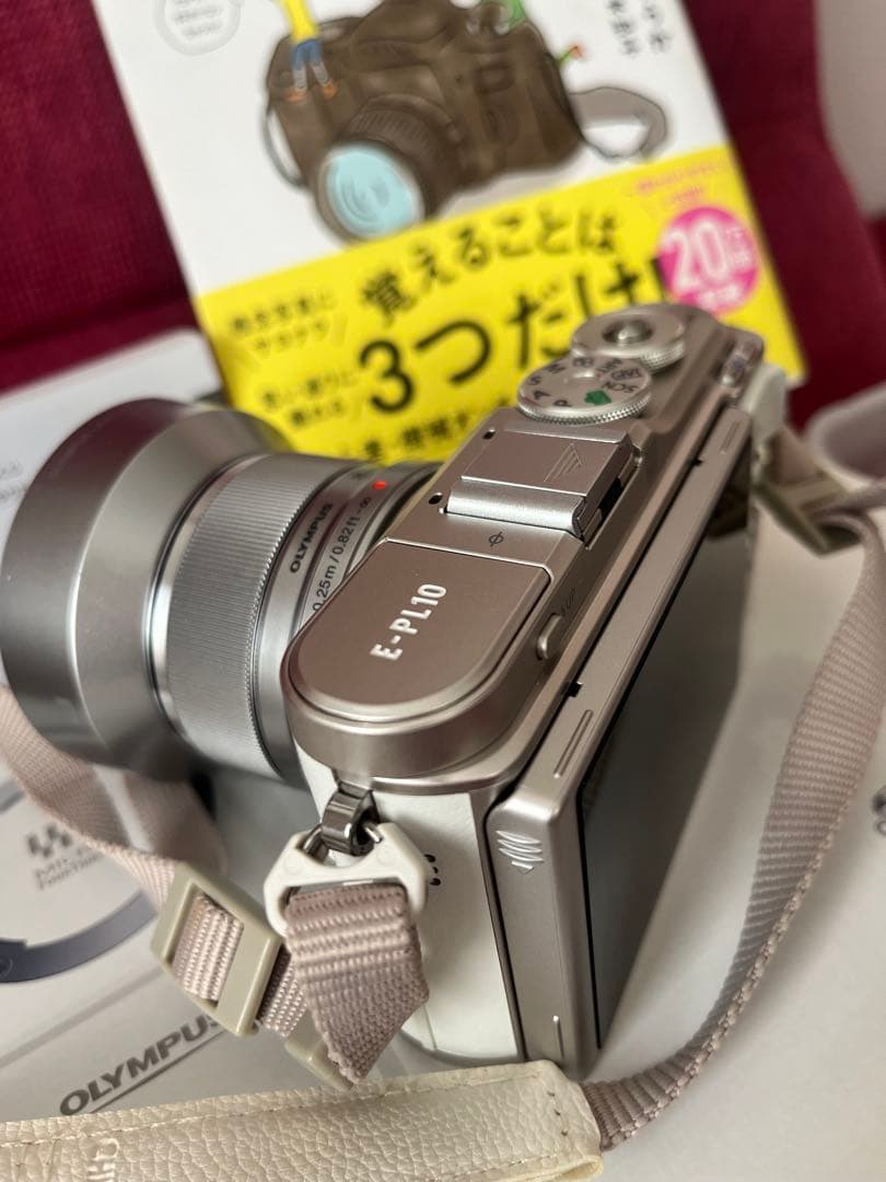 Olympus Mirrorless Interchangeable Lips Pen E-Pl10 M.Zuiko F1.8
