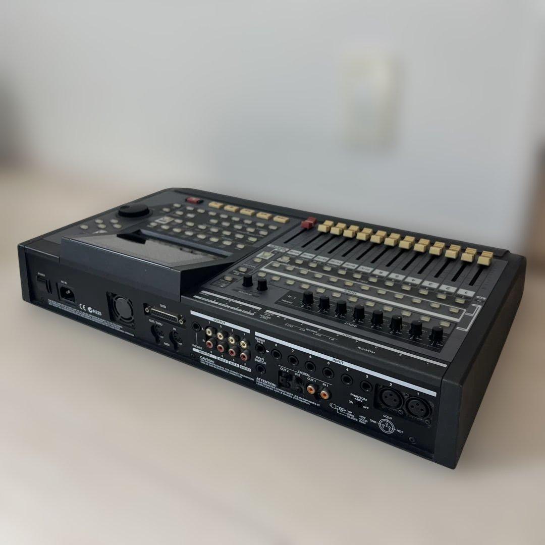 Roland Multi -Track Recorder Vs-1880