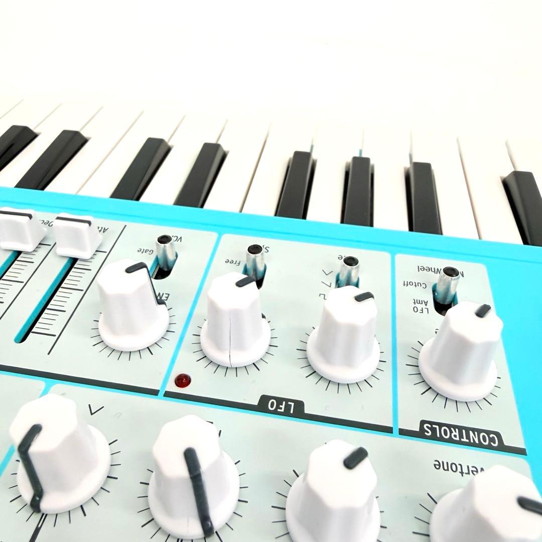 Analog Synthesizers Arturia Micro Brute Se