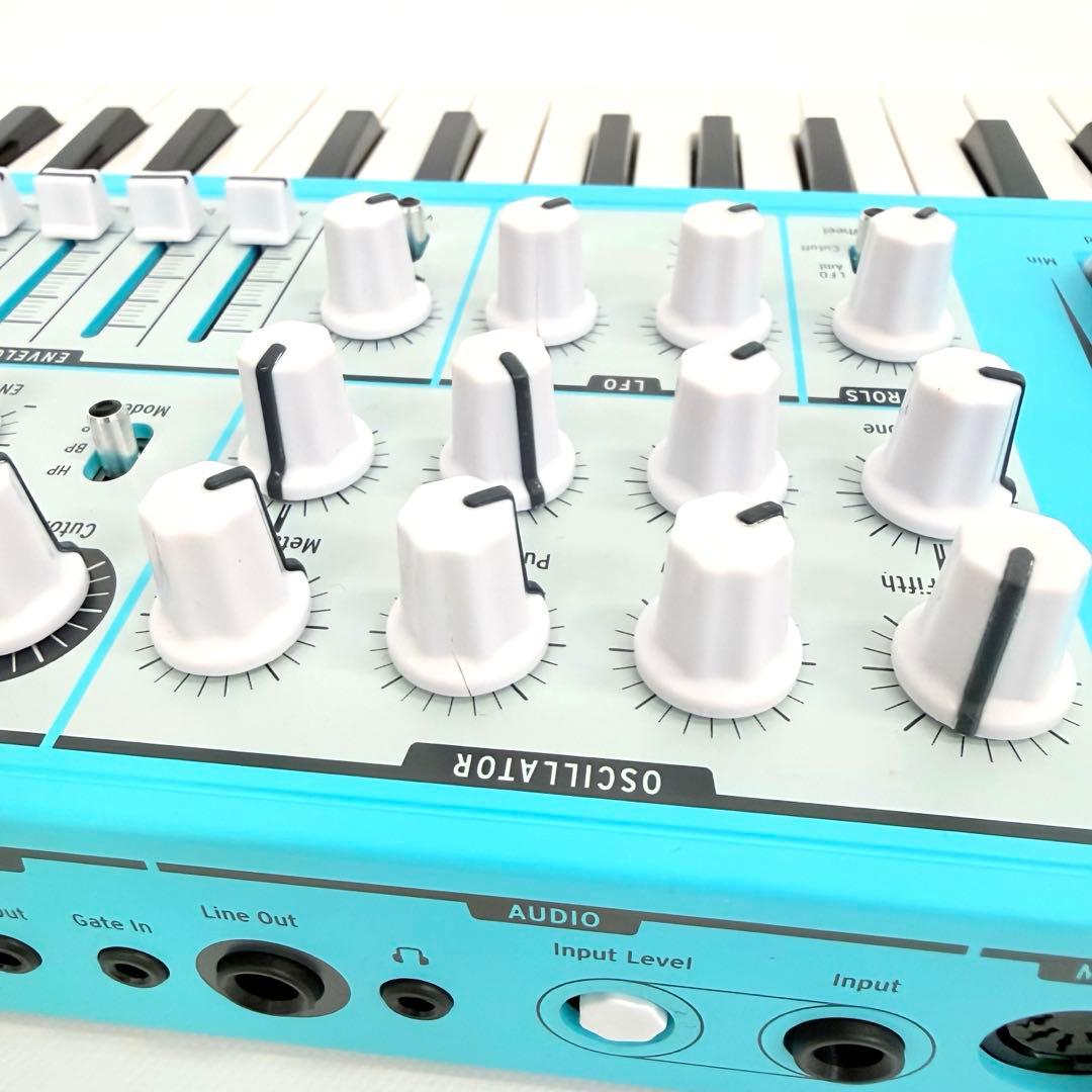 Analog Synthesizers Arturia Micro Brute Se