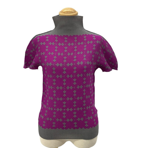 Issey Miyake Short Sleeve (T -Shirt) Me