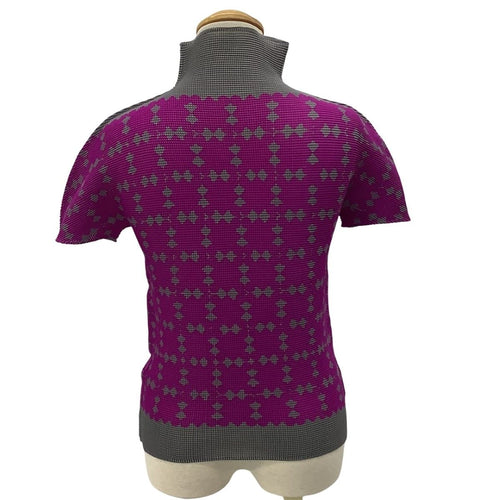 Issey Miyake Short Sleeve (T -Shirt) Me