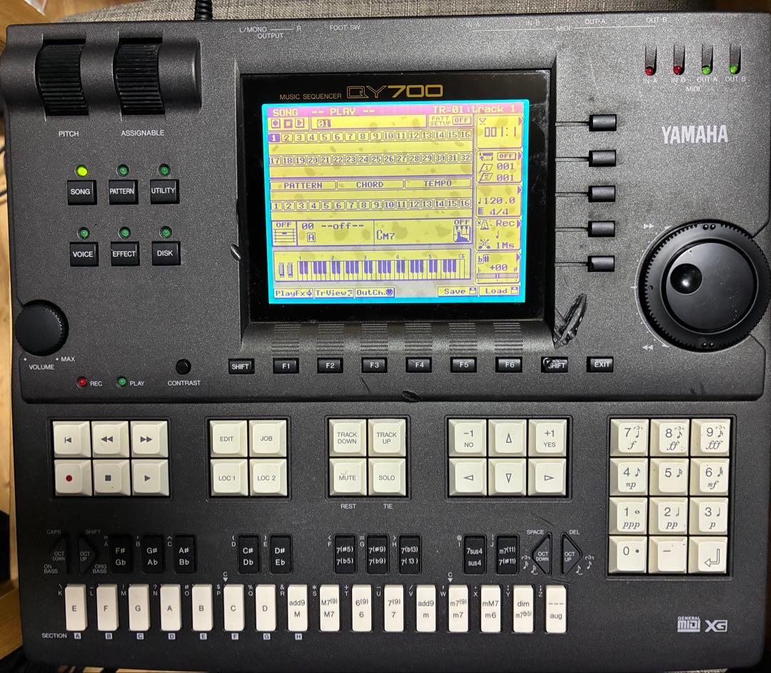 Hardware Instruments Yamaha Qy700