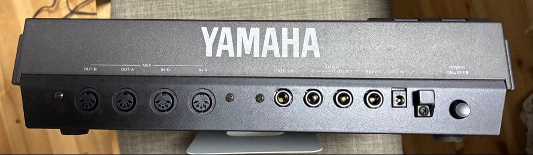 Hardware Instruments Yamaha Qy700
