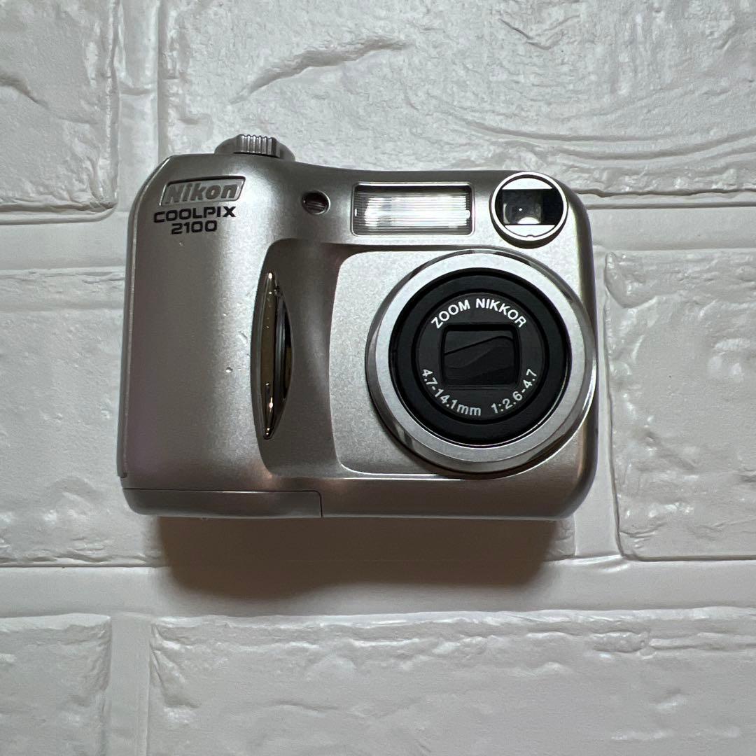 Compact Digital Cameras Nikon Coolpix 2100