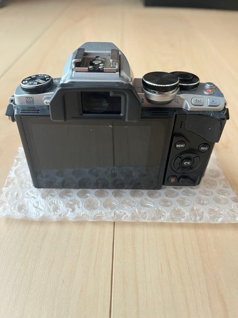 Olympus Mirrorless Interchangeable Lips Om-D -M10