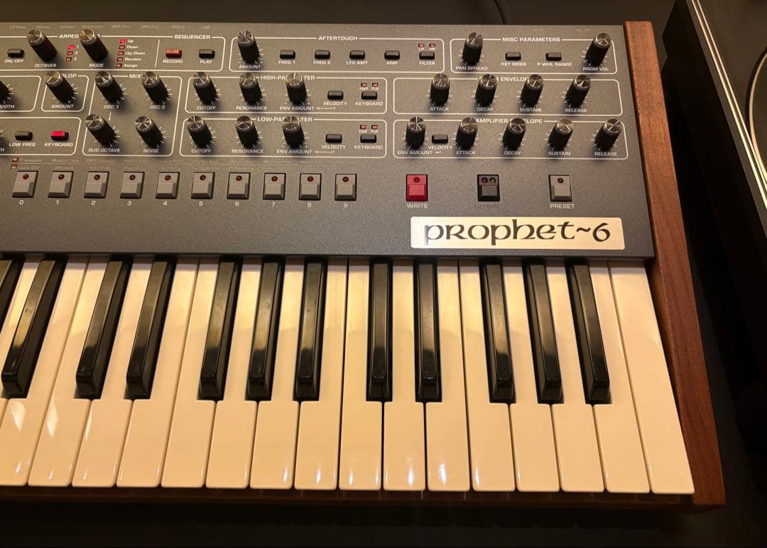Analog Synthesizer Sequential Prophet-6