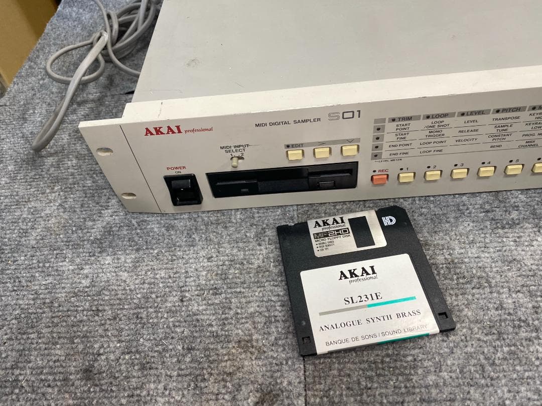Samplers Akai S01