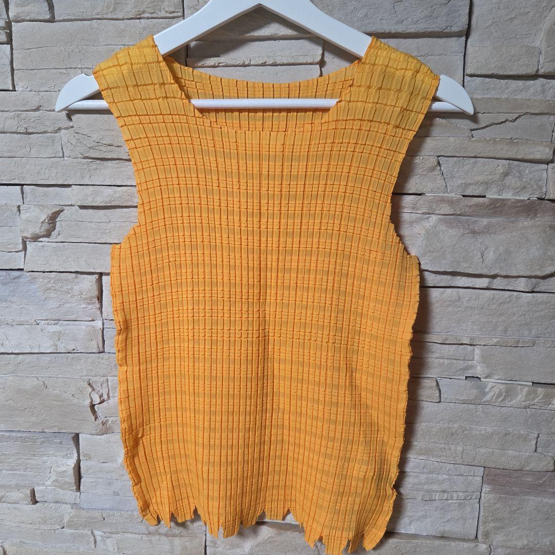 Issey Miyake Tank Tops