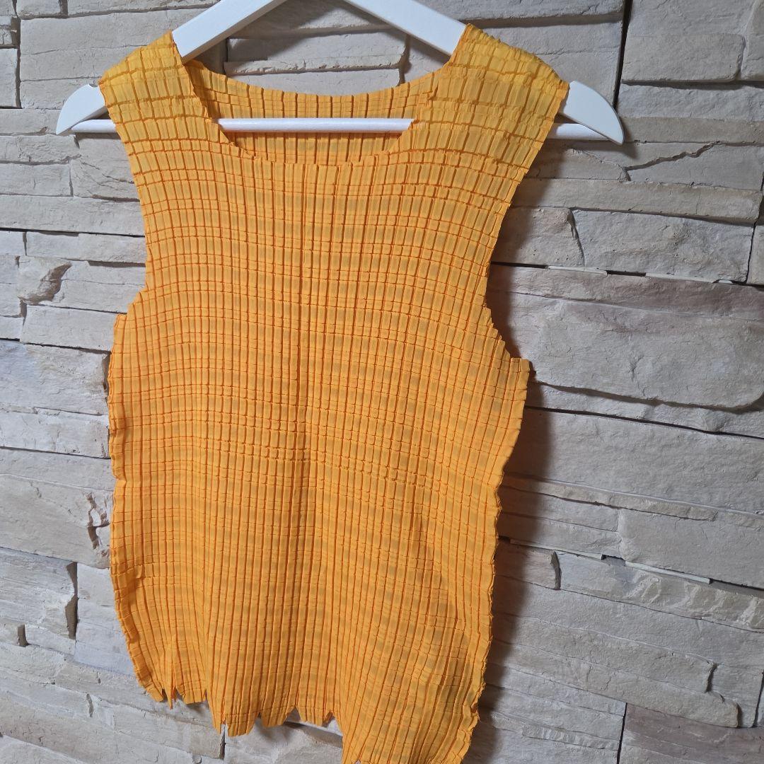 Issey Miyake Tank Tops