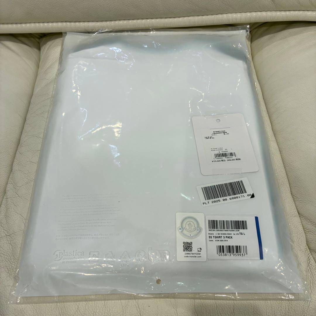 Moncler T-Shirts Tee 3