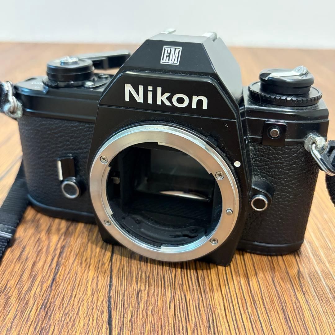 Slr Camera (Film) Nikon Em Sigma 28-80Mm