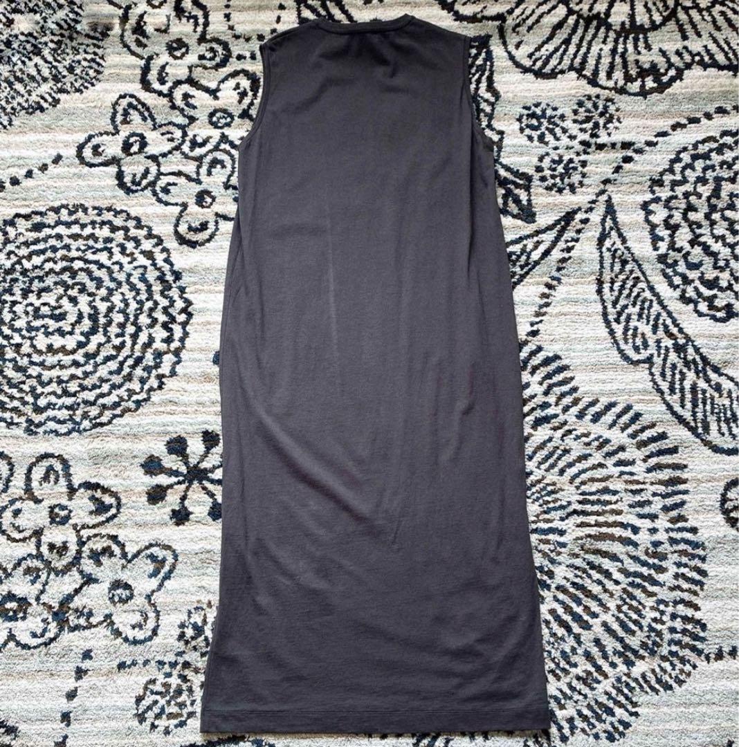 Aton Sleeveless