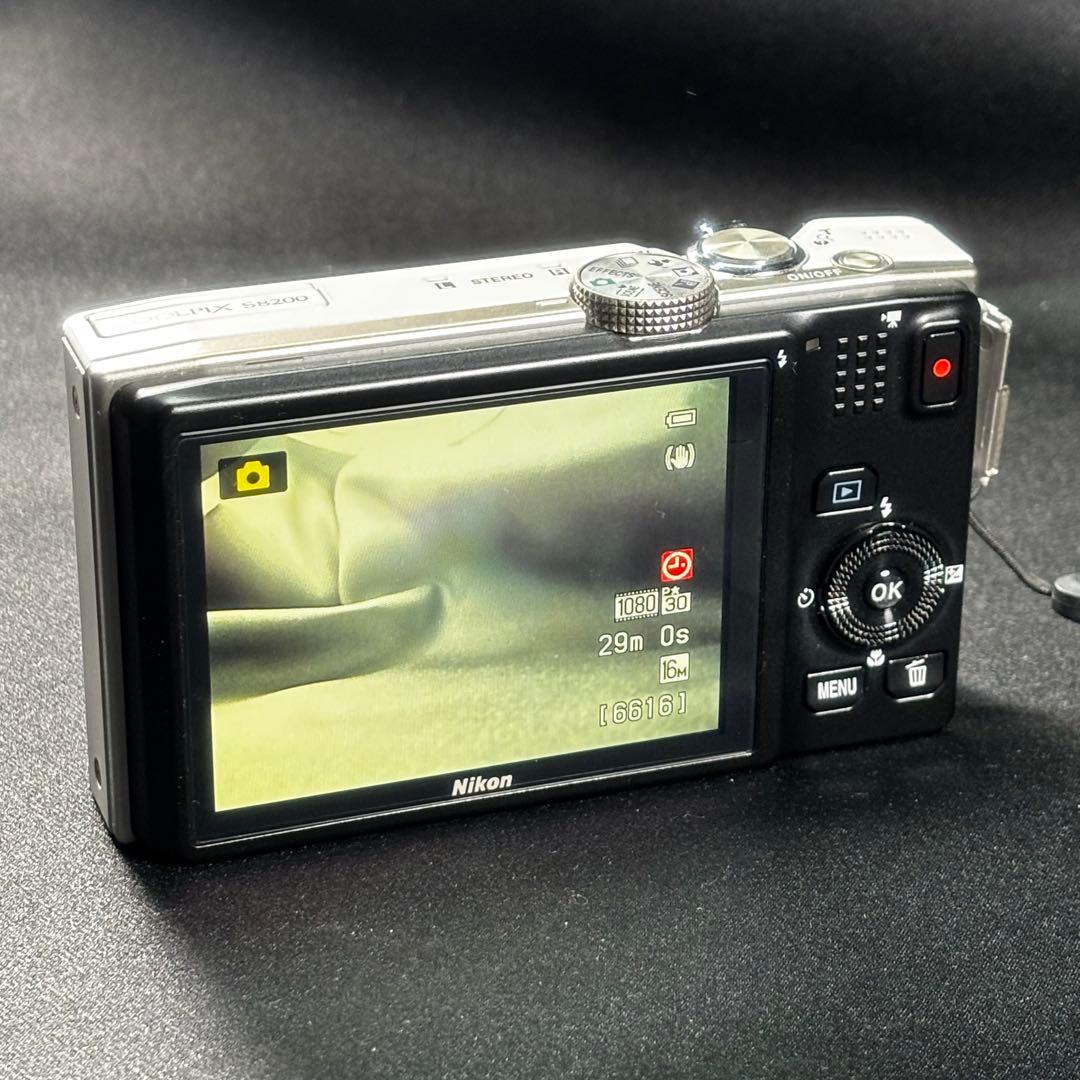 Nikon Compact Digital Camera Coolpix S8200 14