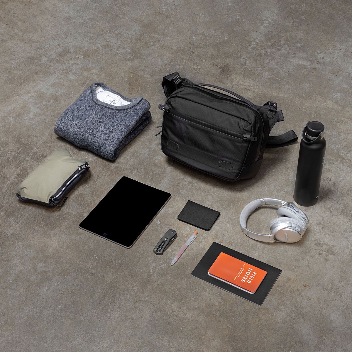 Black Ember Messenger Bag B4 7225010