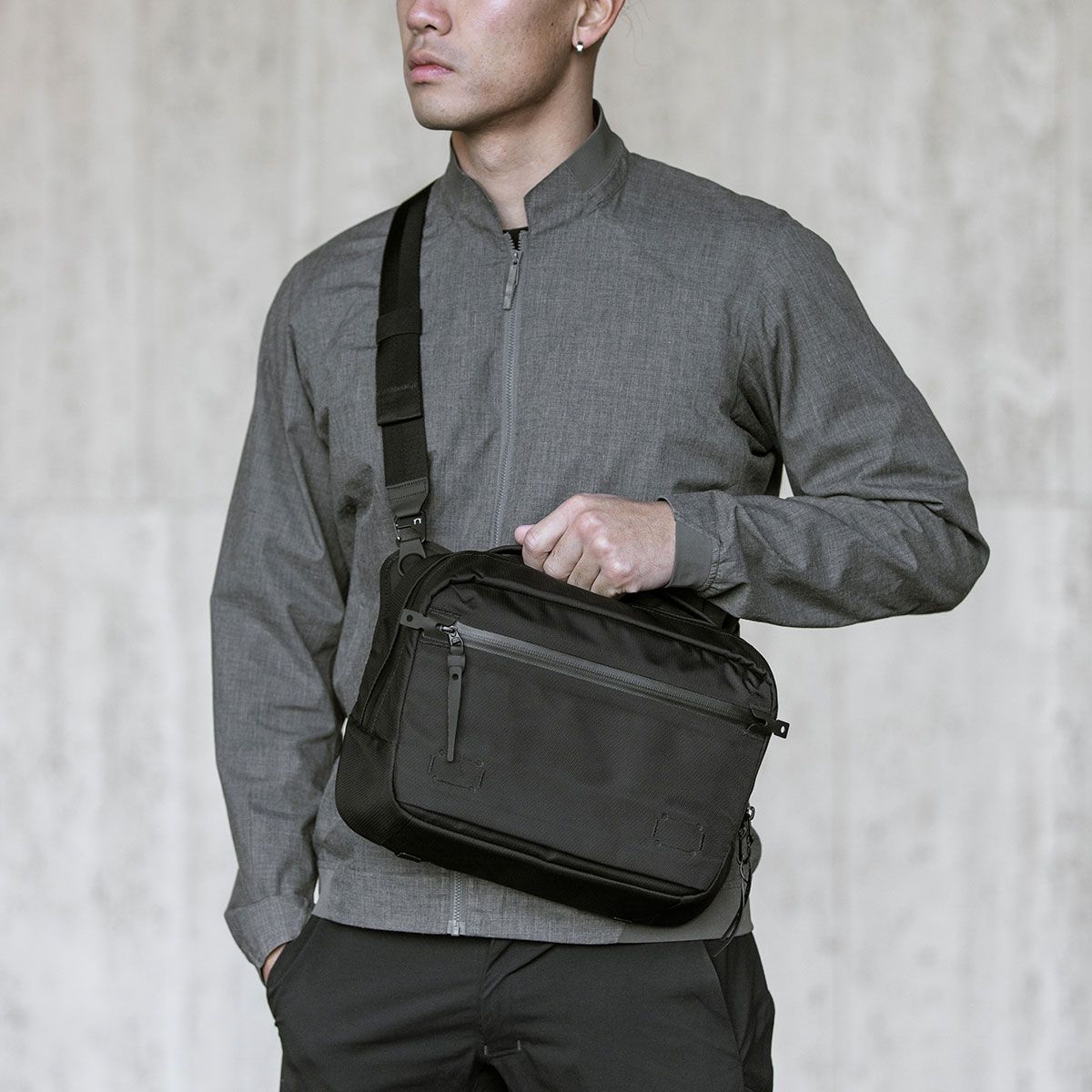 Black Ember Messenger Bag B4 7225010