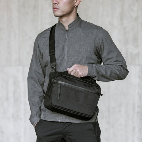 Black Ember Messenger Bag B4 7225010
