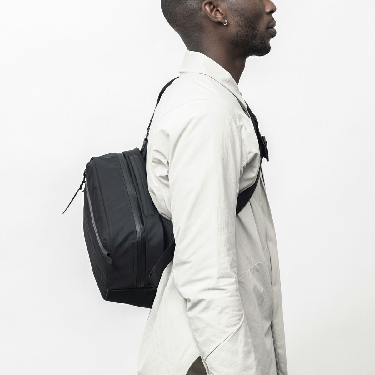 Black Ember Messenger Bag B4 7225010
