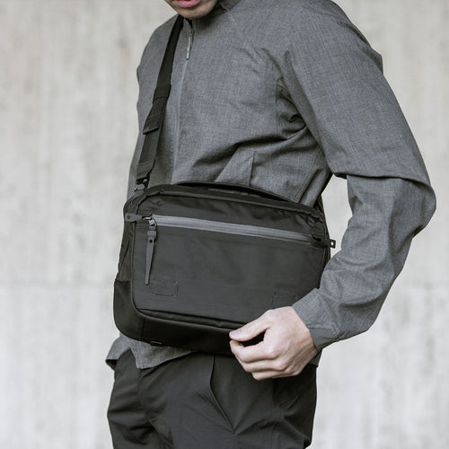 Black Ember Messenger Bag B4 7225010