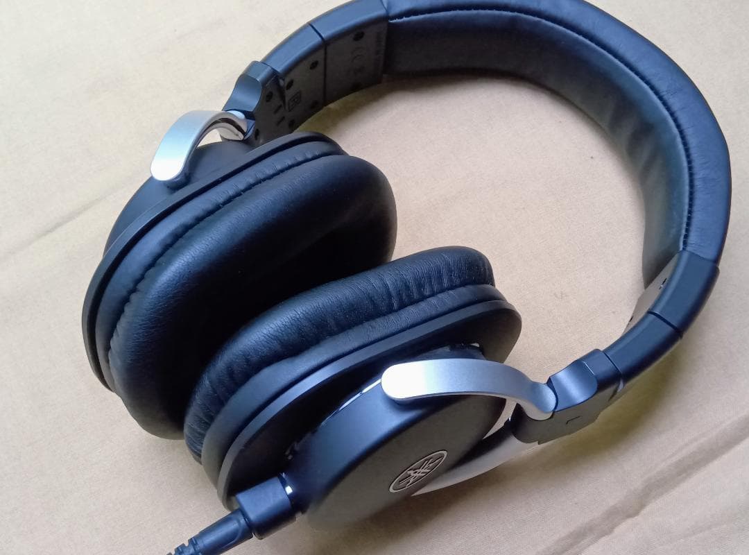 Yamaha Recableable Headphones Hph-Mt8