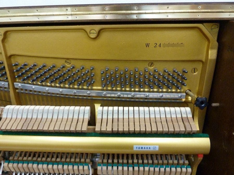 Yamaha Upright Pianos W105