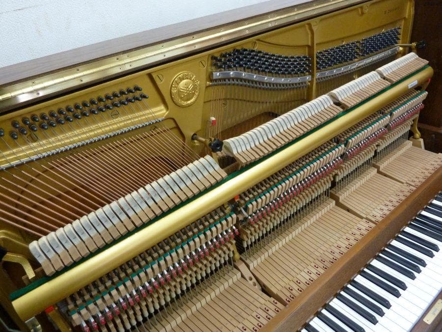 Yamaha Upright Pianos W105