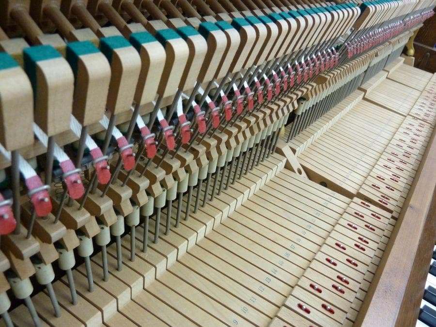 Yamaha Upright Pianos W105