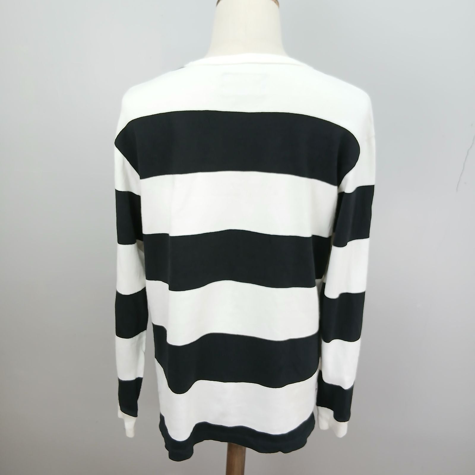 Neighborhood 7 Minutes, Long -Sleeved Cut -And -Sew T Xl 1051