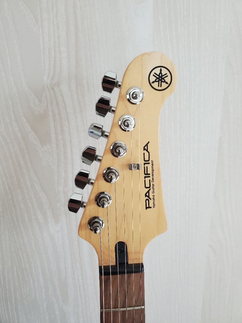 Yamaha Electric Guitars Pacifica 112V 8