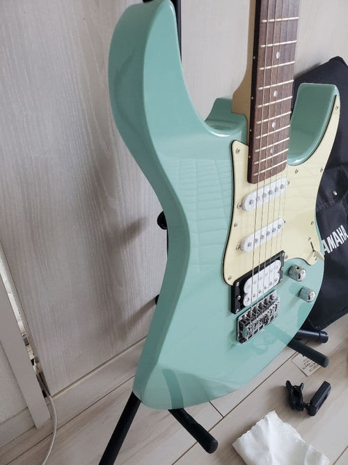 Yamaha Electric Guitars Pacifica 112V 8
