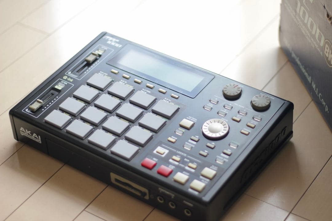 Akai Professional Samplers Mpc1000