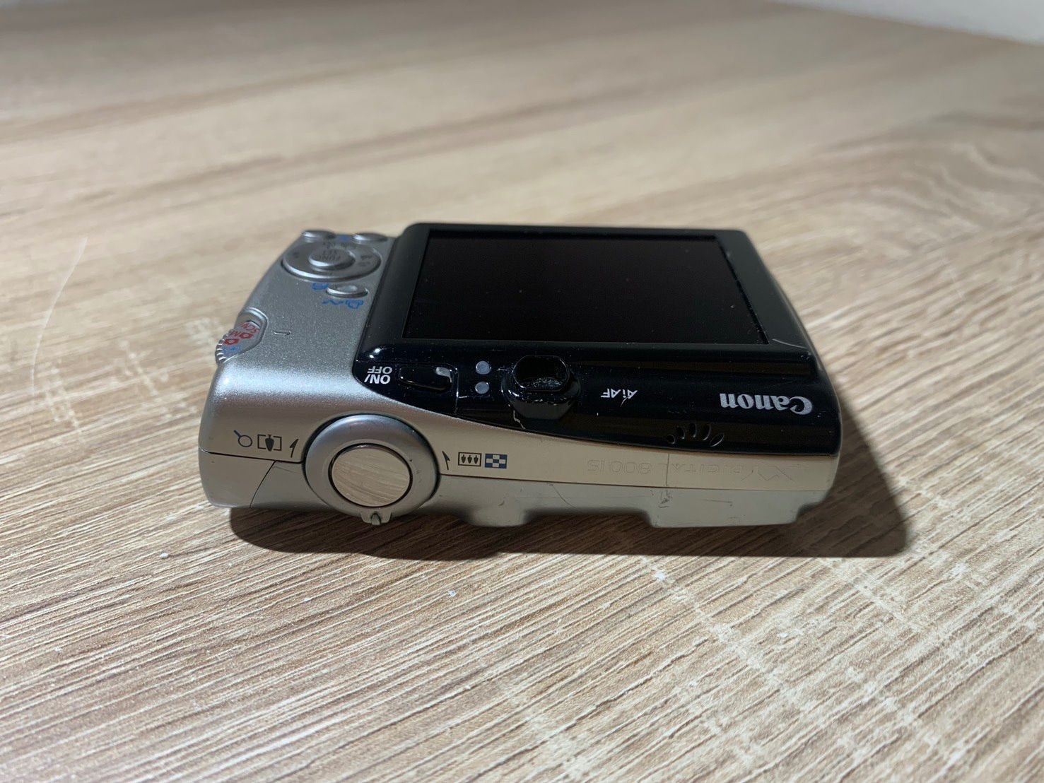 Compact Digital Camera 2393 Canon Ixy 800 Is