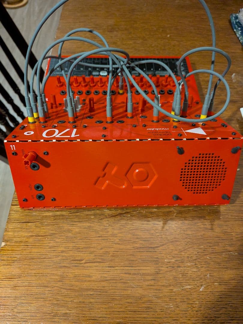Analog Synthesizer Teenage Engineering Pom 170