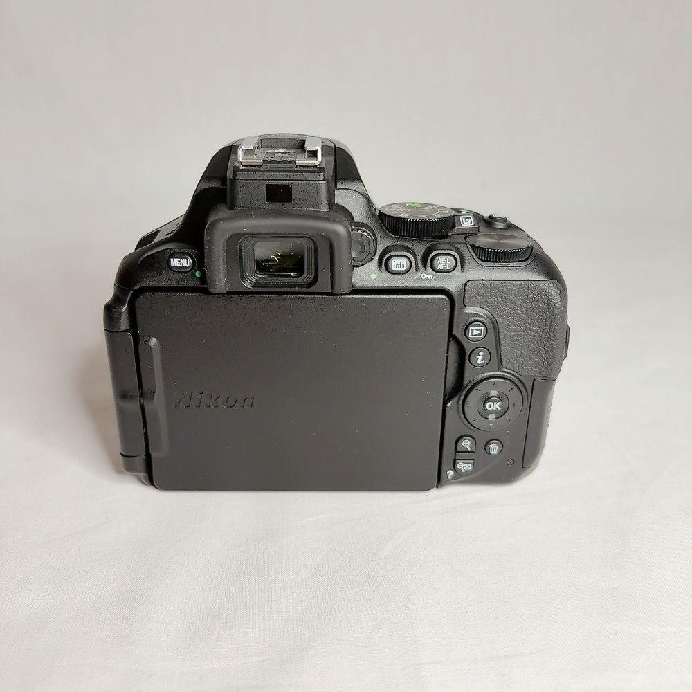 Nikon Digital Slr D5600 2416 Wi-Fi Bluetooth