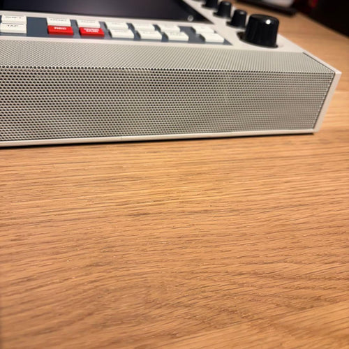 Akai Professional Samplers Mpc Live 2 Special Retro Edition