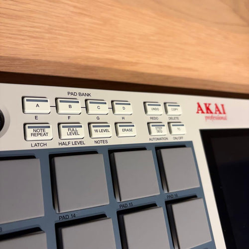 Akai Professional Samplers Mpc Live 2 Special Retro Edition