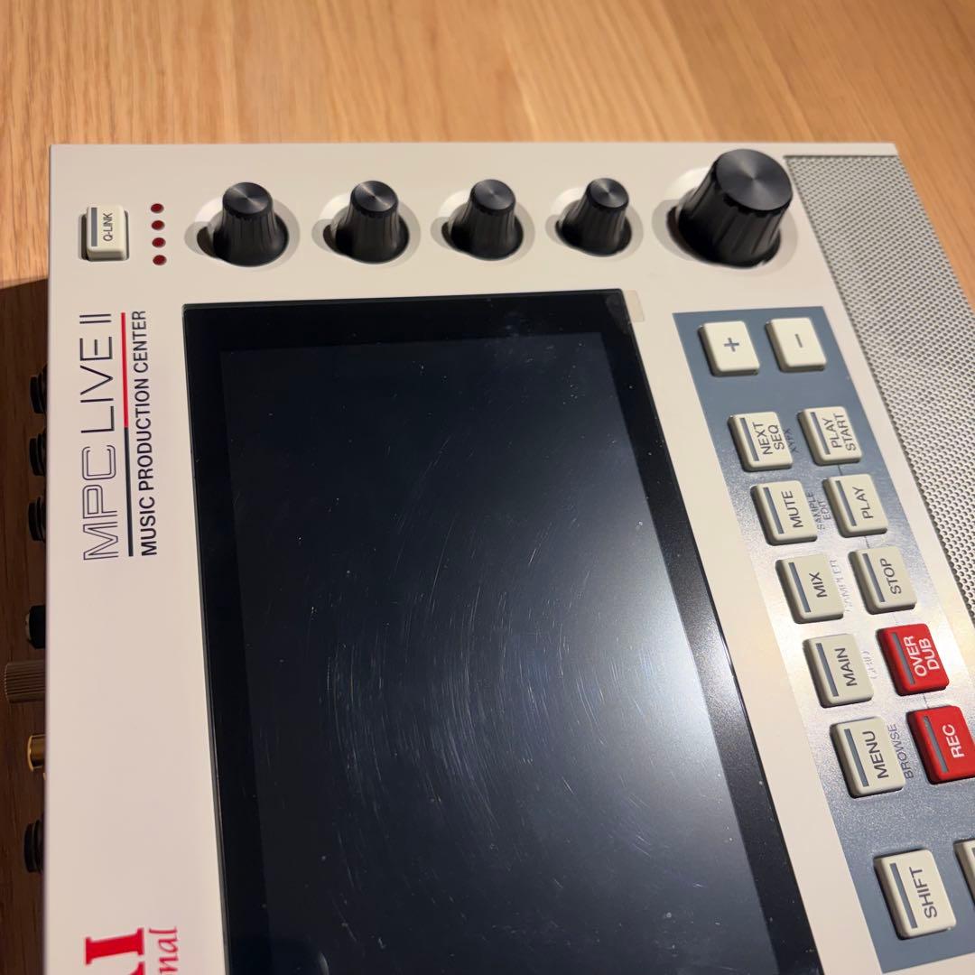 Akai Professional Samplers Mpc Live 2 Special Retro Edition