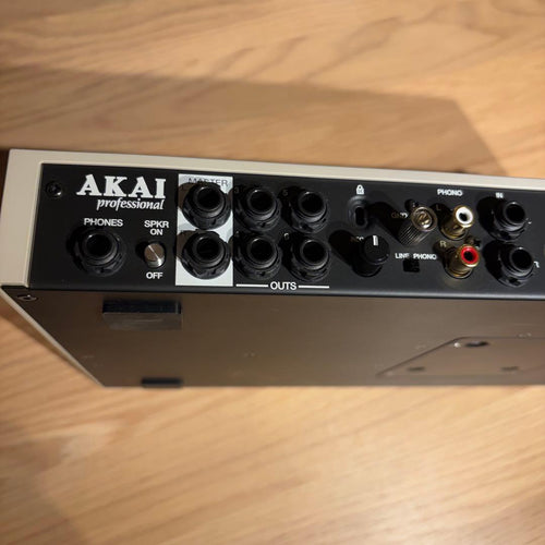 Akai Professional Samplers Mpc Live 2 Special Retro Edition