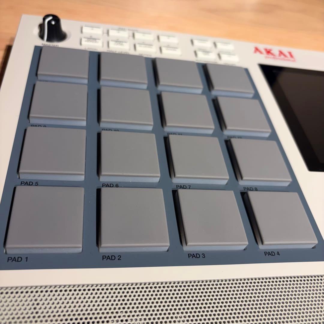 Akai Professional Samplers Mpc Live 2 Special Retro Edition