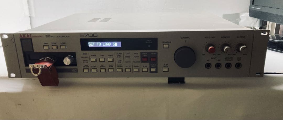 Hardware Instruments Akai S700