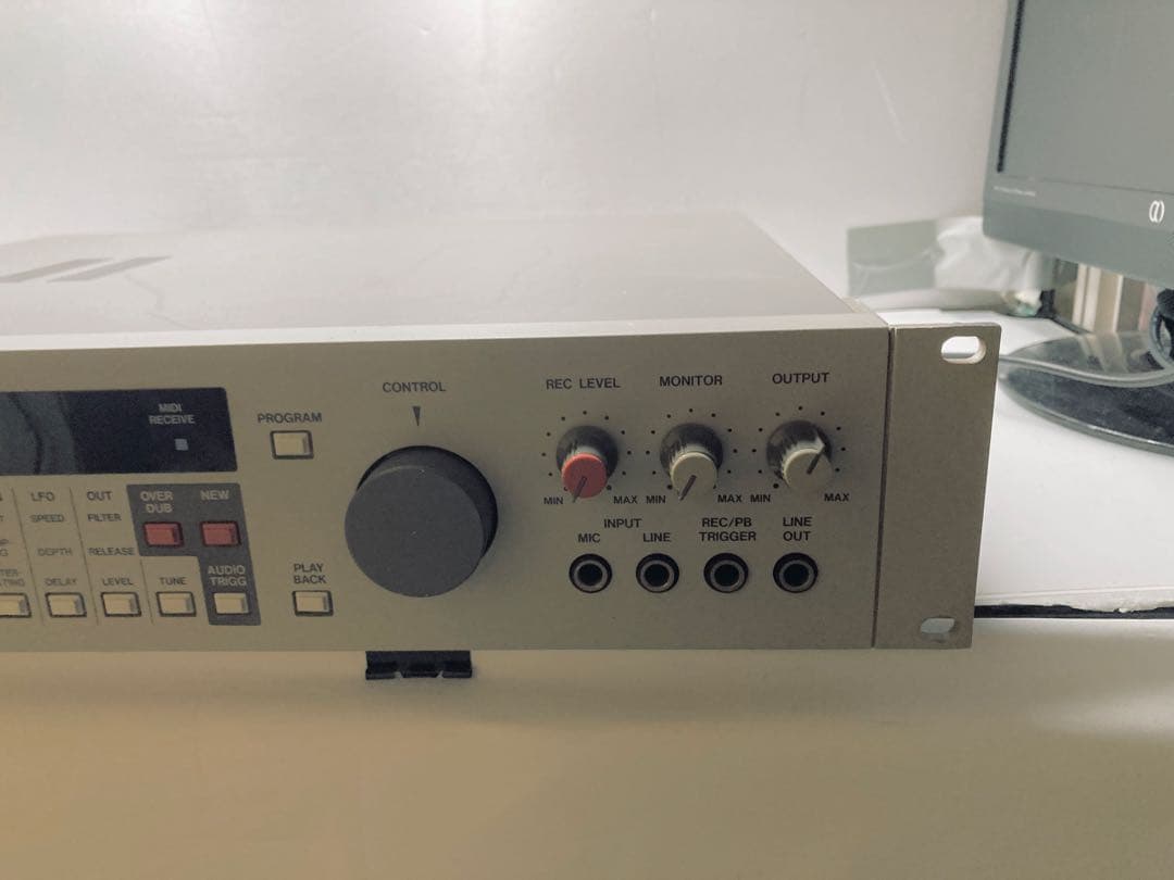 Hardware Instruments Akai S700