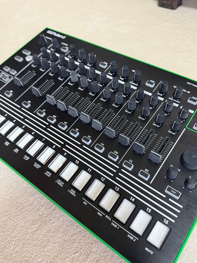 Roland Rhythm Machines Tr-8