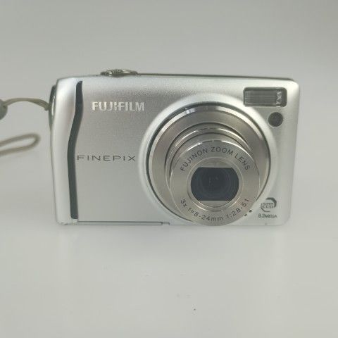 Fujifilm Compact Digital Camera Finepix F40Fd Silver
