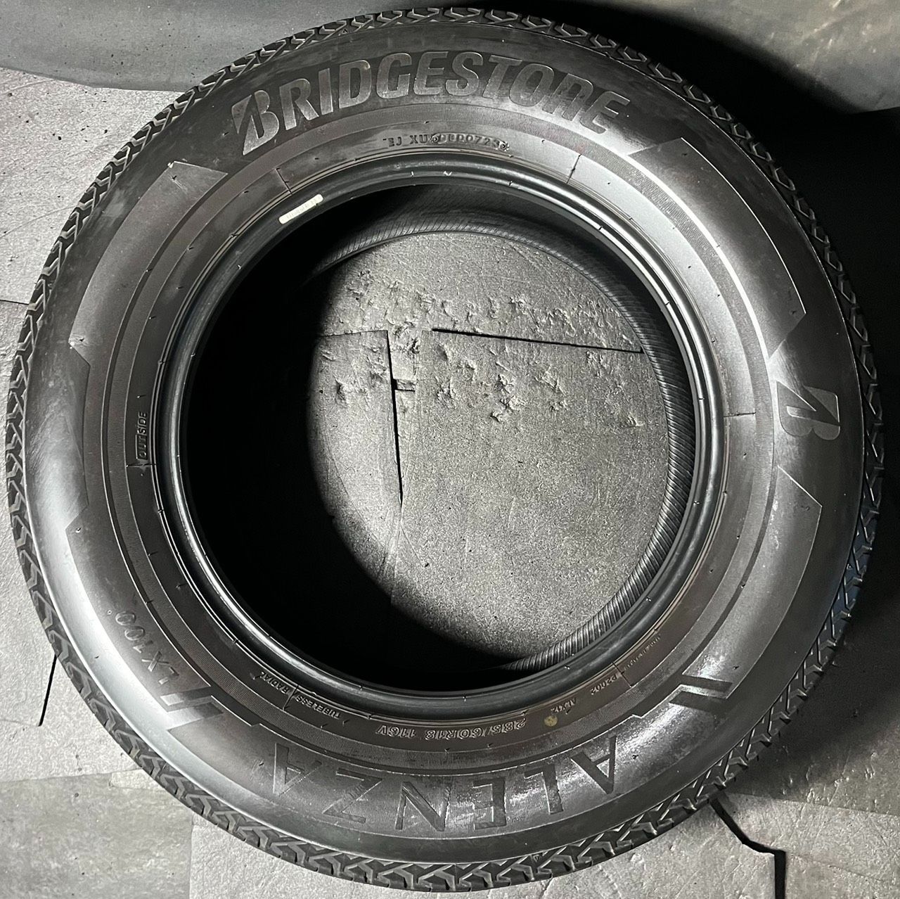 Bridgestone 18 Inches 2023/2022 6.6 7.1 Alenza Lx100 285/60R18 4 H_1695