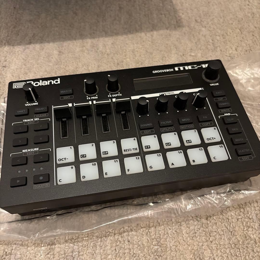 Roland Midi Keyboards Pads Mc-101 Portable Groovebox