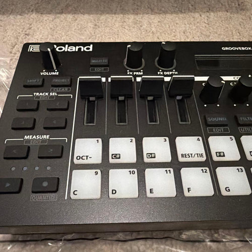 Roland Midi Keyboards Pads Mc-101 Portable Groovebox
