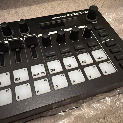 Roland Midi Keyboards Pads Mc-101 Portable Groovebox