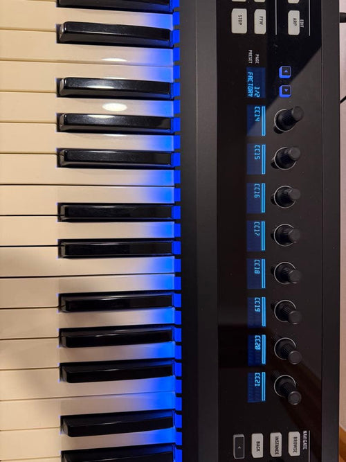 Midi Keyboard Pad Komplete Kontrol S61Hw