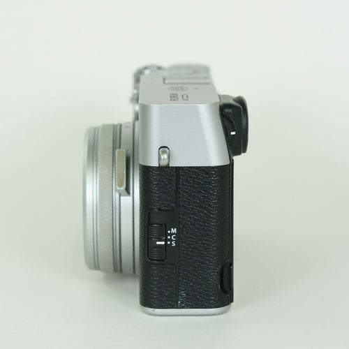 Fujifilm Compact Digital Camera 13,100 X100V
