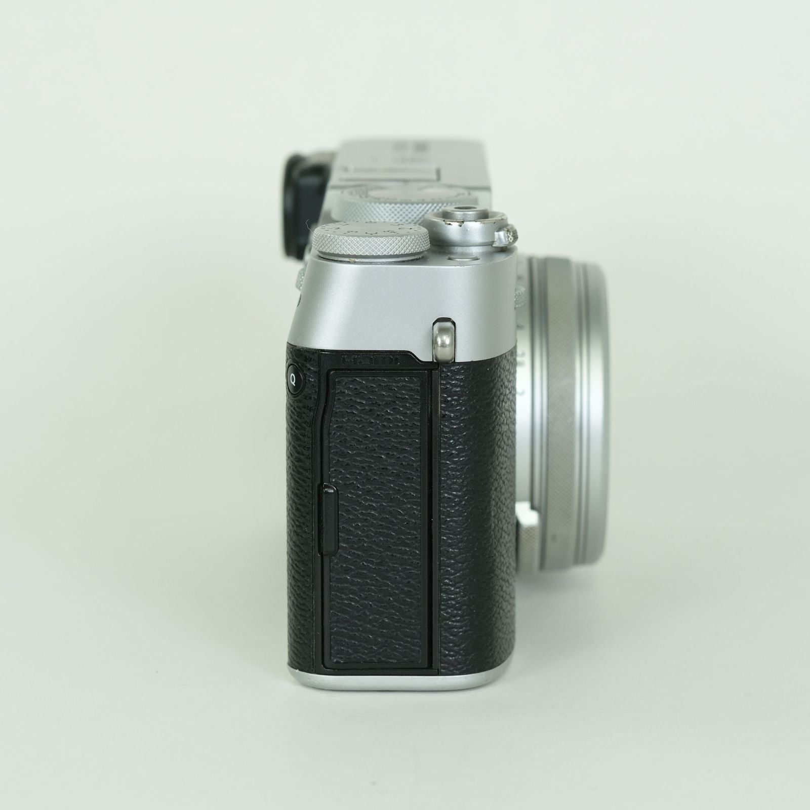 Fujifilm Compact Digital Camera 13,100 X100V